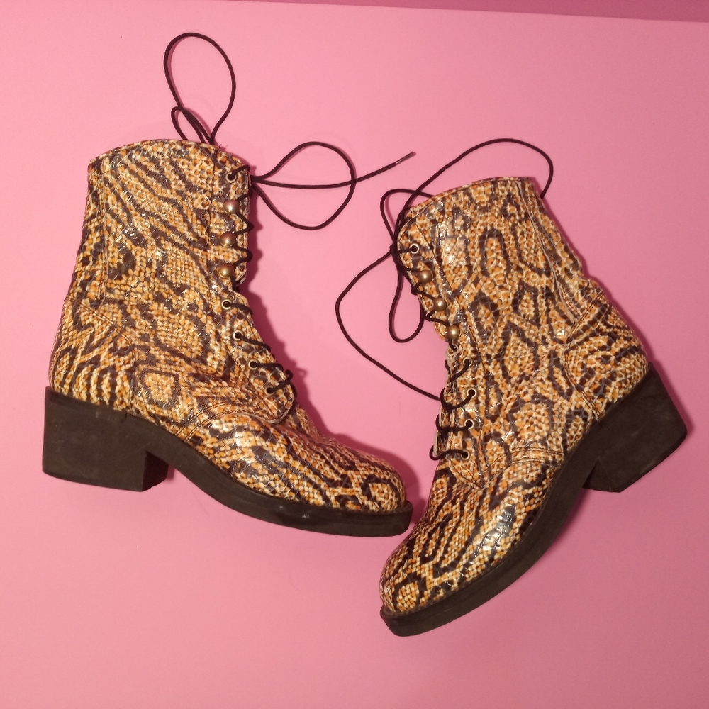 Dingo Boots Lace-up Snakeskin Print Mustard size 7